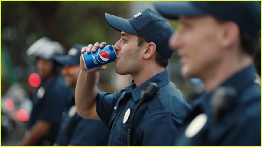 Pepsi+Causes+Controversy+With+Kendall+Jenner+Ad